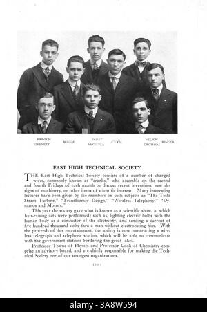 Dieses Jahrbuch von 1916, „The Cardinal Tenth Anniversary Number“, dokumentiert die bedeutenden Aktivitäten, Schüler, Lehrer und Sportmannschaften der East High während des Schuljahres 1915-1916. Stockfoto