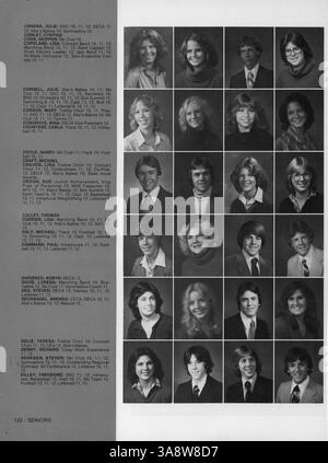 Das Jahrbuch "Bear '80" dokumentiert das Schuljahr 1979-1980 der Lincoln High und zeigt die Schüler, Lehrkräfte, außerschulische Clubs, Leichtathletik, und bemerkenswerte Ereignisse. Stockfoto