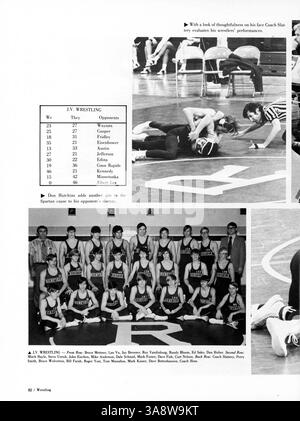 Aurean '72, das Jahrbuch 1972 der Richfield High School, fängt das Wesen des akademischen Jahres 1971-1972 mit Fotos und Beschreibungen von Schülern, Vereinen, Sportarten und Veranstaltungen ein. Stockfoto