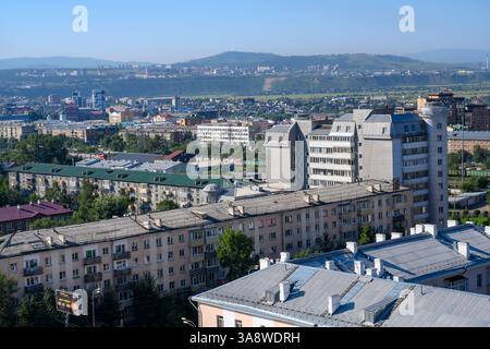 ULAN-UDE, RUSSLAND - 11. AUGUST 2024. Luftaufnahme von Ulan-Ude, der Hauptstadt der Republik Burjatien Stockfoto