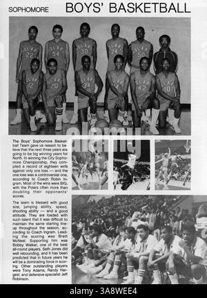Dieses Jahrbuch, Polaris 1983, von der North High School, zeigt die wichtigsten athletischen Veranstaltungen, Studentenclubs, Dozenten und Community Moments aus dem akademischen Jahr 1982-1983. Stockfoto