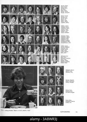 Windigo 76, das Jahrbuch 1976 der Edina West High, zeigt die Schülerschaft, die Lehrkräfte, die Sportmannschaften, die Vereine und die bedeutenden Veranstaltungen des Schuljahres 1975-1976. Stockfoto