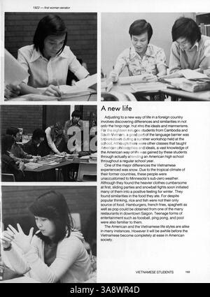 Windigo 76 von der Edina West High School beleuchtet das Schülerleben, die Lehrkräfte, die Leichtathletik und außerschulische Aktivitäten während des Schuljahres 1975-1976. Stockfoto