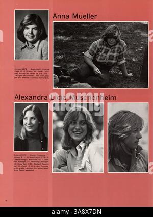 Das Jahrbuch „Mustang“ 1977 der Breck School dokumentiert die Höhepunkte des akademischen Jahres 1976-1977 und zeigt Schüler, Lehrer, Leichtathletik, Clubs, und andere wichtige Schulveranstaltungen. Stockfoto