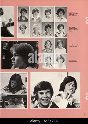Das Jahrbuch „Mustang“ 1977 der Breck School zeigt Highlights aus dem akademischen Jahr 1976-1977 und dokumentiert die Leistungen der Schüler, Leichtathletik, Vereine und Beiträge der Lehrkräfte. Stockfoto