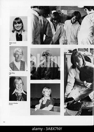 In diesem Jahrbuch von Mustang 1977 werden Schüler, Lehrkräfte, Leichtathletik und Veranstaltungen der Breck High School vorgestellt und das akademische Jahr 1976-1977 reflektiert. Stockfoto