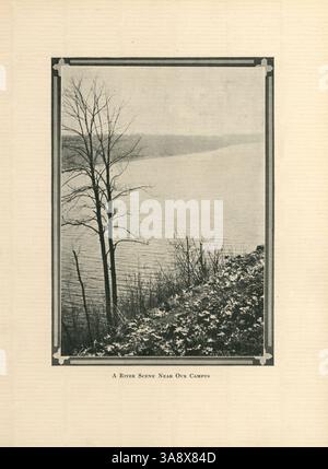 Die Ausgabe 1929 des Antler Jahrbuchs der Minnehaha Academy bewahrt die Erfahrungen der Schüler und hebt Leichtathletik, Lehrkräfte und wichtige Veranstaltungen aus dem Schuljahr 1928-1929 hervor. Stockfoto