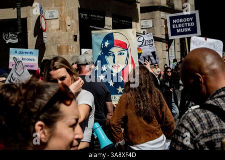29. März 2025, Barcelona, Spanien: Die Demokraten im Ausland, die offizielle Organisation der Demokratischen Partei für im Ausland lebende US-Bürger, demonstrieren gegen die Trump-Regierung in der Innenstadt von Barcelona, Katalonien, Spanien. Quelle: Jordi Boixareu/Alamy Live News Stockfoto