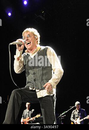 22. Oktober 2008 – Hamilton, ON, USA – 22. Oktober 2008 – Hamilton, Ontario, Kanada – Roger Daltrey. Die legendäre britische Band The Who tritt auf der Bühne im COPPS Coliseum auf. Foto: Brent Perniac/AdMedia Stockfoto