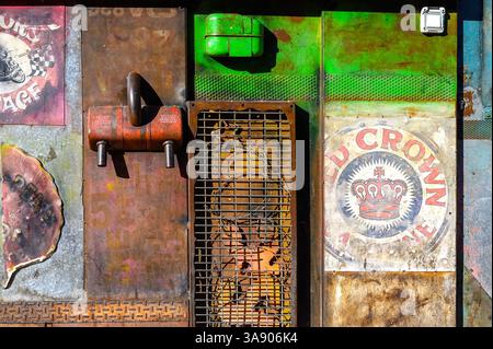 Urbane Kunst mit Metallresten, Murcia, Spanien Stockfoto