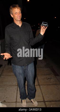 August 2008 – Hollywood, Kalifornien, USA – 01. August 2008 – Hollywood, Kalifornien – Tony Hawk. Die Launch Party für die T-Mobile Sidekick LX Tony Hawk Edition fand an einem privaten Ort statt. Foto: Faye Sadou/AdMedia (Foto: © Faye Sadou/AdMedia via ZUMA Wire) Stockfoto