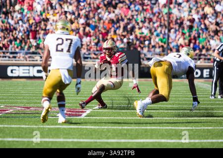 16. September 2017 – Chestnut Hill, Massachusetts, USA – 16. September 2017 – Chestnut Hill, MA, USA – Boston College Eagles Running Back Jon Hilliman #32 sucht nach der Endzone. Die kämpfenden Iren besiegten die Eagles 49 mit 20 im Alumni Stadium in Chestnut Hill, Massachusetts. (Kreditbild: © Mark Box via ZUMA Wire) Stockfoto