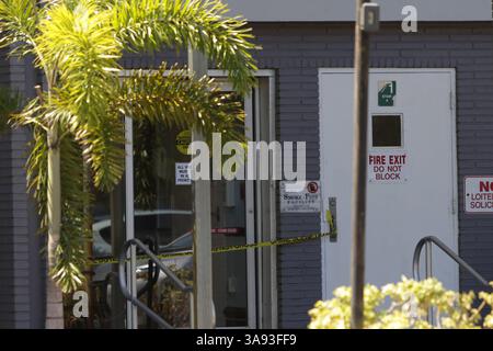 13. September 2017 - Hollywood Hills, FL, USA - Polizei umgibt das Rehabilitation Center in Hollywood Hills, das nach dem Stromausfall des Hurrikans Irma am 13. September 2017 in Hollywood, Florida, keine Klimaanlage hatte. Drei Menschen starben im Zentrum, drei weitere starben später im Memorial Regional Hospital. (Bild: © John McCall/TNS via ZUMA Wire) Stockfoto