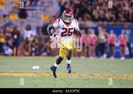 TEMPE, Arizona – 28. OKTOBER: Ronald Jones II (25) von den USC Trojans spielt den Ball während eines College-Football-Spiels zwischen den USC Trojans und den ASU Sun Devils am 28. OKTOBER 2017 im Sun Devil Stadium in Tempe, Arizona. Jordon Kelly/CSM(Kreditbild: &Copy; Jordon Kelly/CSM via ZUMA Wire) Stockfoto