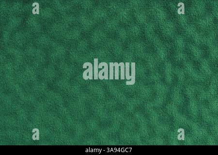 Kunstfell, Velours-grüner Stoff oder Tuch mit Welleneffekt. Flauschiges Gewebe aus Kunstpelz-Textilmaterial-Textur-Makro. Hintergrund der Arbeitsfläche. Dekorativ Stockfoto