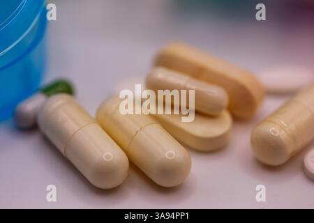 Verschreibungspflichtige Pille und Arzneimittelorganisator. Stockfoto