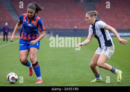 Zürich, Schweiz. März 2025. Zürich, Schweiz, 29. März 2025: Ein Duell zwischen Melissa Ugochukwu (19 Basel) und Marlene Deyss (3 Zürich) während des AXA Womens Cup Final Fussballspiels zwischen dem FC Basel 1893 und dem FC Zürich im Letzigrund in Zürich. Philipp Kresnik (Philipp Kresnik/SPP) Credit: SPP Sport Press Photo. /Alamy Live News Stockfoto
