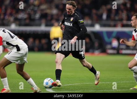 Frankfurt Am Main, Deutschland. März 2025. 29.03.2025, Fussball Bundesliga, Eintracht Frankfurt - VfB Stuttgart, v.l., Nick Woltemade (VfB Stuttgart) DFL/DFB-VORSCHRIFTEN VERBIETEN DIE VERWENDUNG VON FOTOGRAFIEN ALS BILDSEQUENZEN UND/ODER QUASI-VIDEO. Xdcx Credit: dpa/Alamy Live News Stockfoto