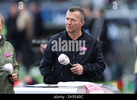 Frankfurt Am Main, Deutschland. März 2025. 29.03.2025, Fussball Bundesliga, Eintracht Frankfurt - VfB Stuttgart, v.l., Sky-Experte Lothar Matthäus DFL/DFB-VORSCHRIFTEN VERBIETEN DIE VERWENDUNG VON FOTOGRAFIEN ALS BILDSEQUENZEN UND/ODER QUASI-VIDEO. Xdcx Credit: dpa/Alamy Live News Stockfoto