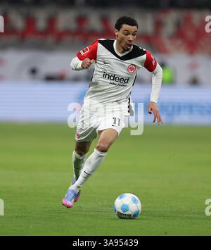 Frankfurt Am Main, Deutschland. März 2025. 29.03.2025, Fussball Bundesliga, Eintracht Frankfurt - VfB Stuttgart, v.l., Hugo Ekitike (Eintracht Frankfurt) DFL/DFB-VORSCHRIFTEN VERBIETEN DIE VERWENDUNG VON FOTOGRAFIEN ALS BILDSEQUENZEN UND/ODER QUASI-VIDEO. Xdcx Credit: dpa/Alamy Live News Stockfoto
