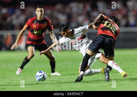 São Paulo, Brasilien. März 2025. Fußball - Brasilianische Meisterschaft 2025 - São PAULO-SPORT-PE - São Paulo und Sport PE Spieler in Aktion während des Spiels, gültig für die 1. Runde der Brasileirão 2025, Série A, im MorumBIS-Stadion, am Nachmittag dieses Samstagnachmittags (29). Quelle: Vilmar Bannach/Alamy Live News Stockfoto