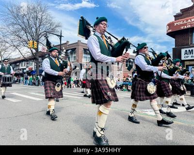 Die Bayside Saint Patrick's Day Parade begann am Samstag, den 29. März 2025, um 13:00 UHR EDT auf dem Bell Boulevard, Bayside, Queens, New York City, New York Stockfoto