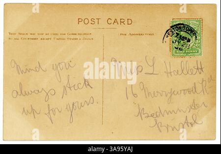 Rückseite einer Original-Anti-Suffragette-Comic-Postkarte, die einer jungen Frau mit einer handgeschriebenen Notiz geschickt wurde, in der steht: "Denk daran, dass du immer für deine bleibst. Datiert/veröffentlicht im Juli 1908. Stockfoto