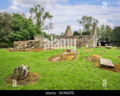 Die alte West Kirk of Culross in Fife, Schottland, wurde um 1500 als Kirche stillgelegt, obwohl der Friedhof weiterhin in Dienst stand. Stockfoto