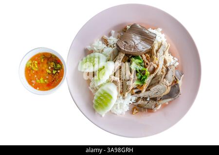 Reisschnitt mit Ente, gedünstet auf weiß isoliert. Stockfoto