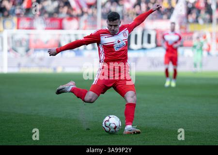 Halle, Deutschland. März 2025. Halle, Deutschland 29. März 2025: Regionalliga Nord/Ost - 2024/2025 - Hallescher FC vs. FSV Zwickau im Bild: Marius Hauptmann (Halle) Credit: dpa/Alamy Live News Stockfoto