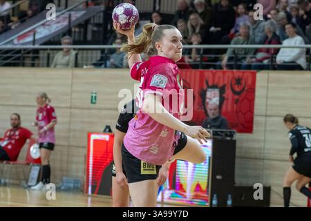 Halle, Deutschland. März 2025. Halle, Deutschland 29. März 2025: 2.HBL - Frauen - 2024/2025 - SV Union Halle-Neustadt vs. Kurpfalz Bären im Bild: Cara Reuthal (Halle) Credit: dpa/Alamy Live News Stockfoto