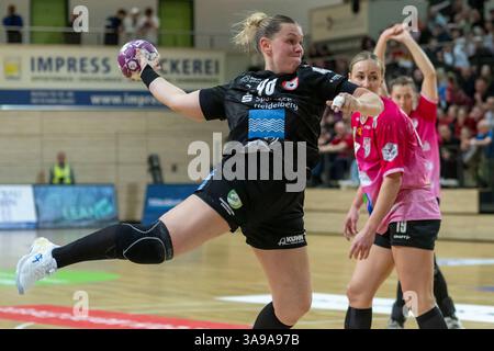 Halle, Deutschland 29. März 2025: 2.HBL - Frauen - 2024/2025 - SV Union Halle-Neustadt vs. Kurpfalz Bären im Bild: v.li. Katharine Hufschmidt (Ketsch) Stockfoto
