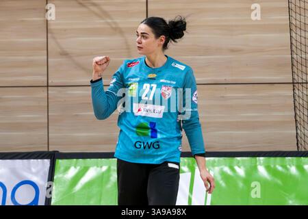 Halle, Deutschland 29. März 2025: 2.HBL - Frauen - 2024/2025 - SV Union Halle-Neustadt vs. Kurpfalz Bären im Bild: Torhueterin Lara Lepschi (Halle) Ballt die Faust Stockfoto
