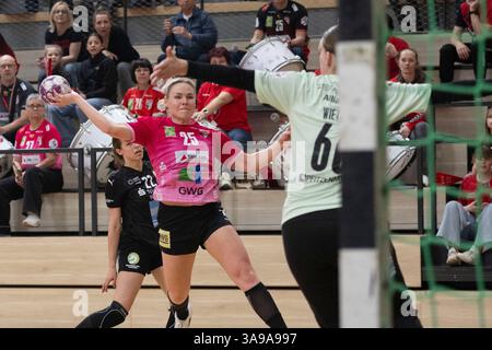 Halle, Deutschland 29. März 2025: 2.HBL - Frauen - 2024/2025 - SV Union Halle-Neustadt vs. Kurpfalz Bären im Bild: Lilli Röpke / Roepke (Halle) Stockfoto