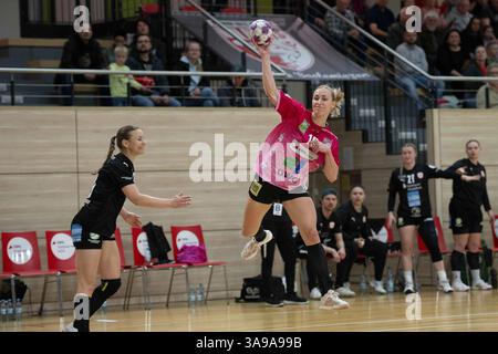 Halle, Deutschland 29. März 2025: 2.HBL - Frauen - 2024/2025 - SV Union Halle-Neustadt vs. Kurpfalz Bären im Bild: Lea Gruber (Halle) Stockfoto