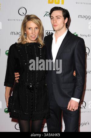 26. November 2009 – London, Großbritannien, USA – 26. November 2009 – London, England – Sam Taylor Wood und Aaron Johnson. „Nowhere Boy“ Premiere. Foto: Mark Chilton/Richfoto/AdMedia. Stockfoto