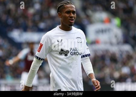 Preston, Großbritannien. 30. März 2025. Deepdale, Preston, England, 30. März 2025: Jayden Meghoma (3 Preston North End) während des Emirates FA Cup Quarter Final-Spiels zwischen Preston North End und Aston Villa in Deepdale in Preston, England am 30. März 2025. (Sean Chandler/SPP) Credit: SPP Sport Press Photo. /Alamy Live News Stockfoto
