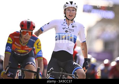 Wevelgem, Belgien. 30. März 2025. Die Niederländerin Lorena Wiebes von SD Worx-ProTime gewinnt die Frauenelite „Gent-Wevelgem – in Flanders Fields“, ein Tagesrennen, 169,1 km von Ieper nach Wevelgem, Sonntag, den 30. März 2025. BELGA FOTO JASPER JACOBS Credit: Belga News Agency/Alamy Live News Stockfoto