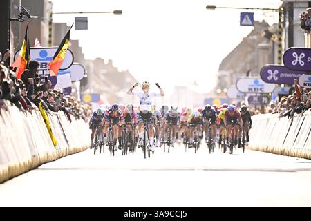 Wevelgem, Belgien. 30. März 2025. Die Niederländerin Lorena Wiebes von SD Worx-ProTime gewinnt die Frauenelite „Gent-Wevelgem – in Flanders Fields“, ein Tagesrennen, 169,1 km von Ieper nach Wevelgem, Sonntag, den 30. März 2025. BELGA FOTO JASPER JACOBS Credit: Belga News Agency/Alamy Live News Stockfoto