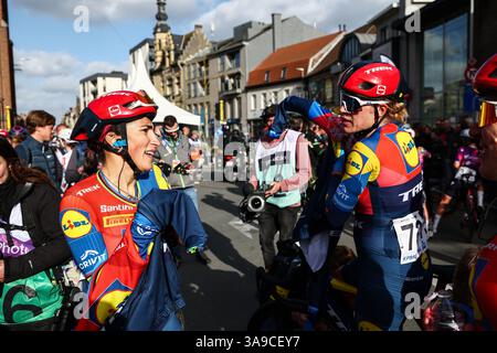 Wevelgem, Belgien. 30. März 2025. Die italienische Elisa Balsamo von Lidl-Trek, dargestellt nach der weiblichen Elite „Gent-Wevelgem - in Flanders Fields“, einem Tagesradrennen, 169,1 km von Ieper nach Wevelgem, Sonntag, den 30. März 2025. BELGA FOTO DAVID PINTENS Credit: Belga News Agency/Alamy Live News Stockfoto