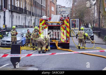 London, Großbritannien. Februar 2024. Die Londoner Feuerwehrleute am Ort eines Brandes in Zentral-London. Quelle: Vuk Valcic/Alamy Stockfoto