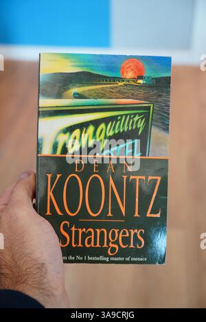 Dean Koontz Fremde Buch Stockfoto