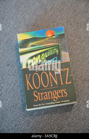 Dean Koontz Fremde Buch Stockfoto