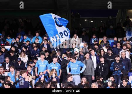 Neapel, Kampanien, ITALIEN. 30. März 2025. Während des Fußballspiels vom 30.03.2025, gültig für die italienische Meisterschaft der Serie A - 2024/25 in Neapel im Diego Armando Maradona Stadion zwischen SSC Napoli und AC Mailand. Auf dem Foto: Unterstützer des SSC Neapel (Credit Image: © Fabio Sasso/ZUMA Press Wire) NUR REDAKTIONELLE VERWENDUNG! Nicht für kommerzielle ZWECKE! Stockfoto