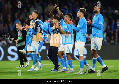 Neapel, Italien. 30. März 2025. Die Spieler des SSC Napoli feiern am Ende des Fußballspiels der Serie A zwischen dem SSC Napoli und dem AC Milan im Diego Armando Maradona Stadion in Neapel (Italien) am 30. März 2025. Quelle: Insidefoto/Alamy Live News Stockfoto
