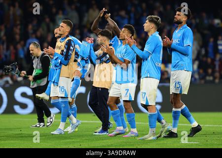 Neapel, Italien. 30. März 2025. Die Spieler des SSC Napoli feiern am Ende des Fußballspiels der Serie A zwischen dem SSC Napoli und dem AC Milan im Diego Armando Maradona Stadion in Neapel (Italien) am 30. März 2025. Quelle: Insidefoto/Alamy Live News Stockfoto