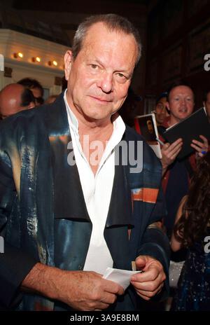18. Februar 2004 – Toronto, ON, USA – 09. September 2005 – Toronto, Ontario, Kanada – Terry Gilliam. Terry Gilliam kommt zur Premiere von „Tideland“ im Elgin Theatre während des Toronto International Film Festivals. Foto: Brent Perniac/AdMedia Stockfoto