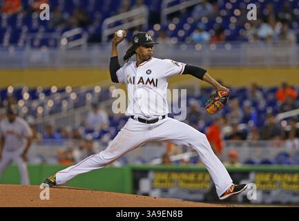 16. August 2017 – Miami, FL, USA – der Pitcher von Miami Marlins Jose Urena arbeitet während des ersten Inning gegen die San Francisco Giants im Marlins Park in Miami am Mittwoch, den 16. August 2017. Die Marlins haben mit 8:1 gewonnen. (Bild: © David Santiago/TNS via ZUMA Wire) Stockfoto