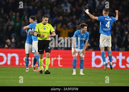 Neapel, Italien. 31. März 2025. Schiedsrichter Simone Sozza nimmt am 30. Tag der Serie A Meisterschaft zwischen S.S.C. Napoli und A.C. Milan am 30. März 2025 im Diego Armando Maradona Stadium in Neapel Teil. Quelle: Unabhängige Fotoagentur/Alamy Live News Stockfoto