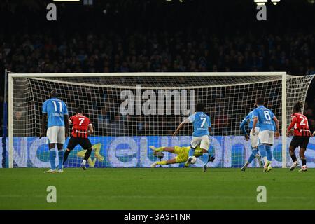 Neapel, Italien. 31. März 2025. Alex Meret von S.S.C. Napoli rettet den Strafstoß am 30. Tag der Serie A Meisterschaft zwischen S.S.C. Napoli und A.C. Milan im Diego Armando Maradona Stadium am 30. März 2025 in Neapel. Quelle: Unabhängige Fotoagentur/Alamy Live News Stockfoto